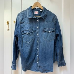 Vintage Levi’s Denim Button Down Shirt